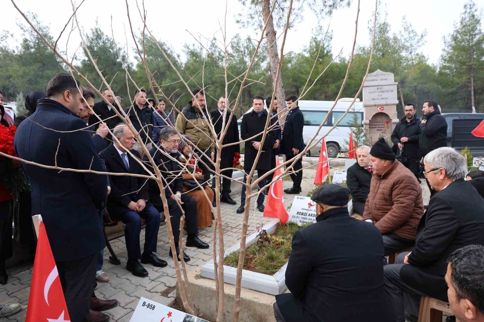 Bakanlar, Kahramanmaraş deprem şehitlerini andı - Gündem - Antalya Haberleri