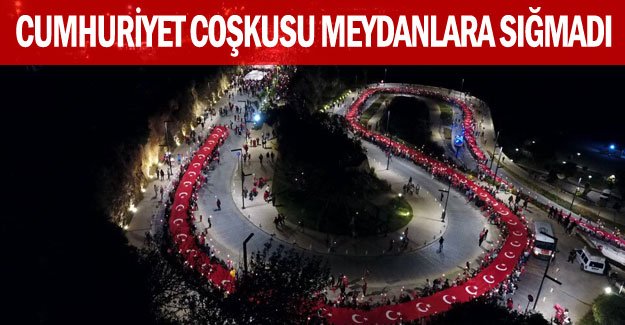Cumhuriyet coşkusu meydanlara sığmadı