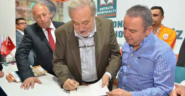 Prof. Dr. Ortaylı Kitap Fuarı’nda