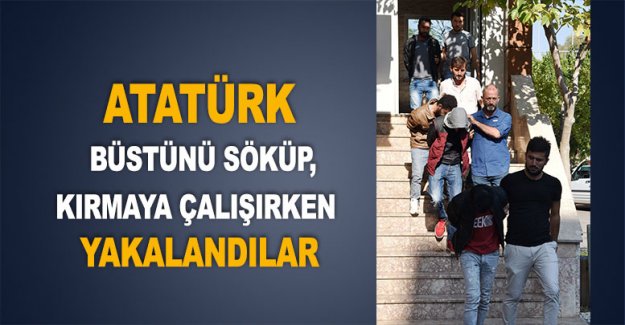 Atatürk büstünü söküp, kırmaya çalışırken yakalandılar