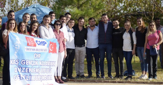 CHP’li gençler piknikte buluştu