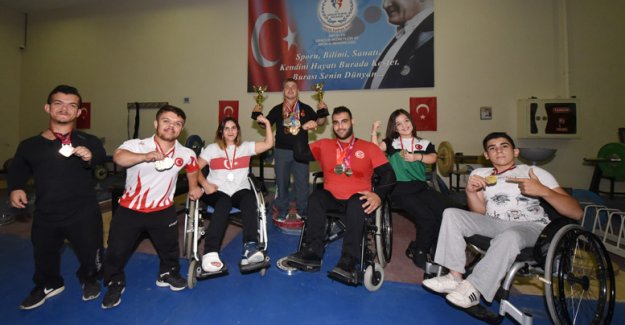 Otomobil bagajında geldiği Türkiye’de şampiyon yetiştiriyor