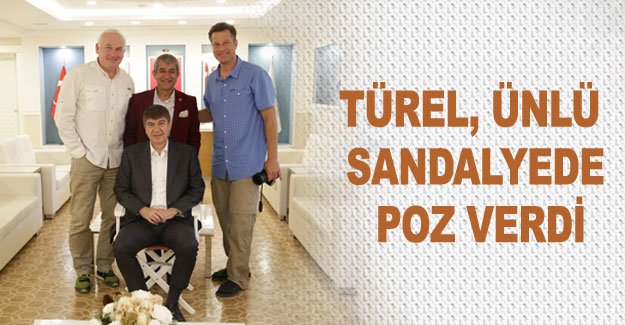 Türel, ünlü sandalyede poz verdi