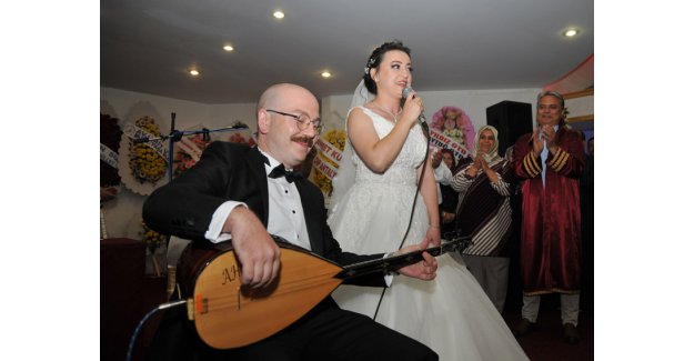 Damat çaldı gelin söyledi