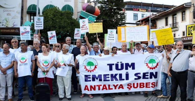 Emeklilerden maaş protestosu