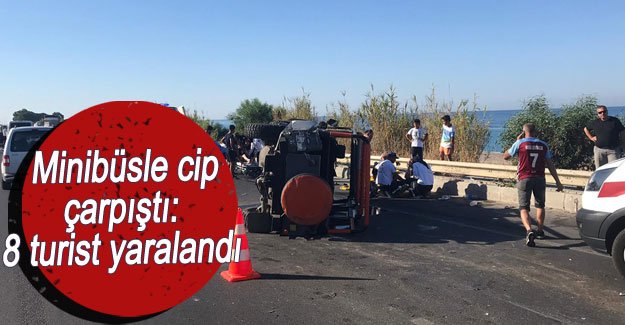 Minibüsle cip çarpıştı: 8 turist yaralandı