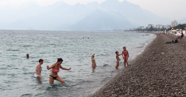Yağmur altında deniz keyfi